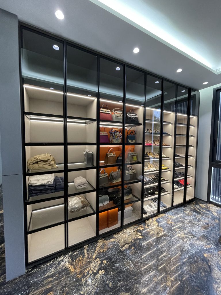 Glass Cabinets For Bags Design Ideas