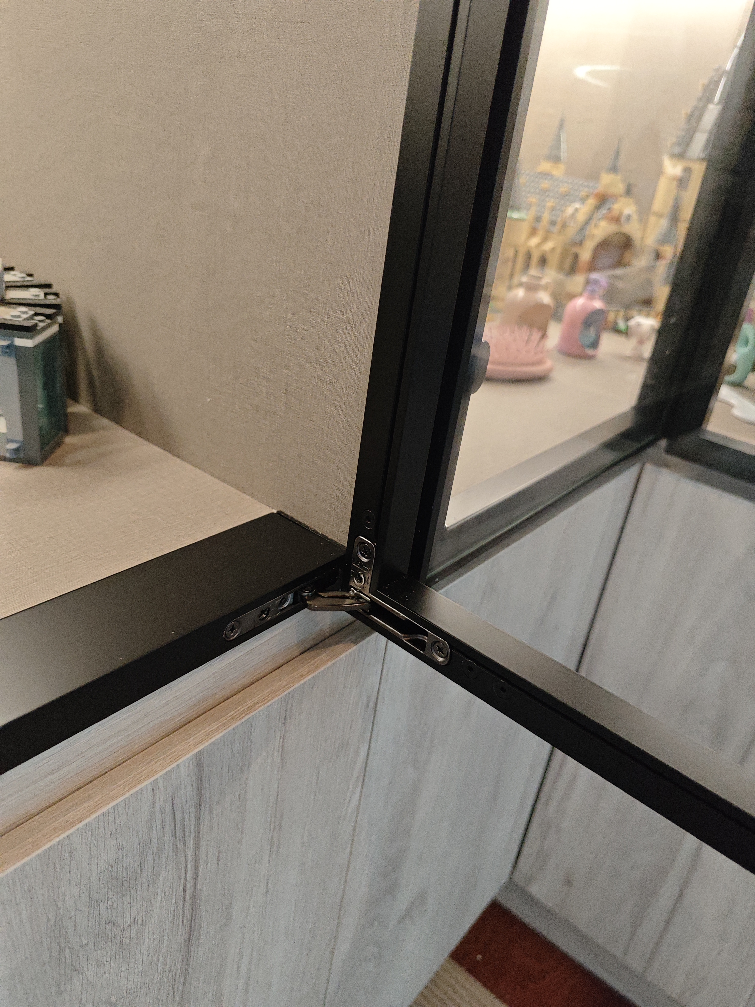 Customized glass display cabinet (236)