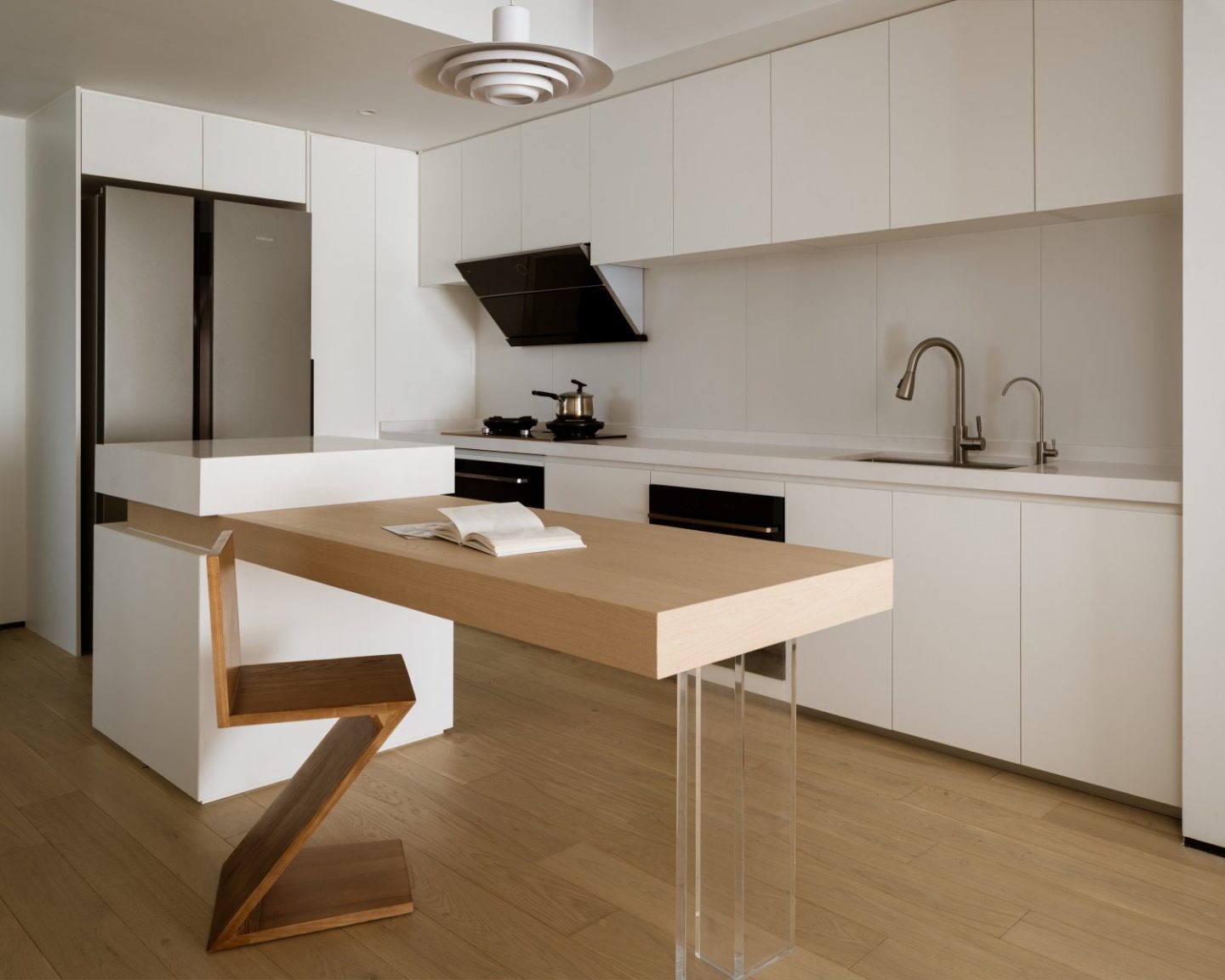 White and light wood interior design (3)