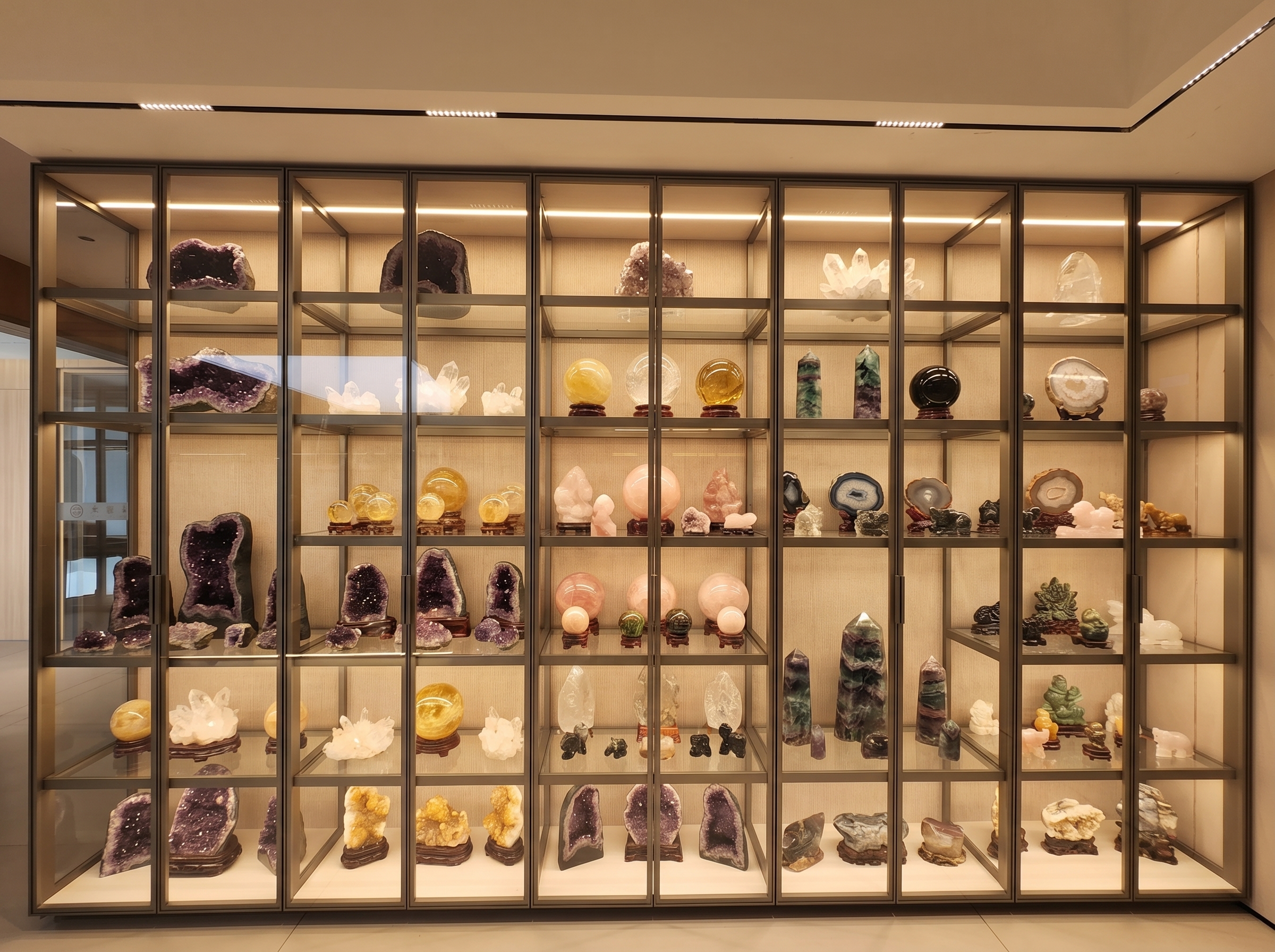 Singapore modern aluminium glass cabinet
